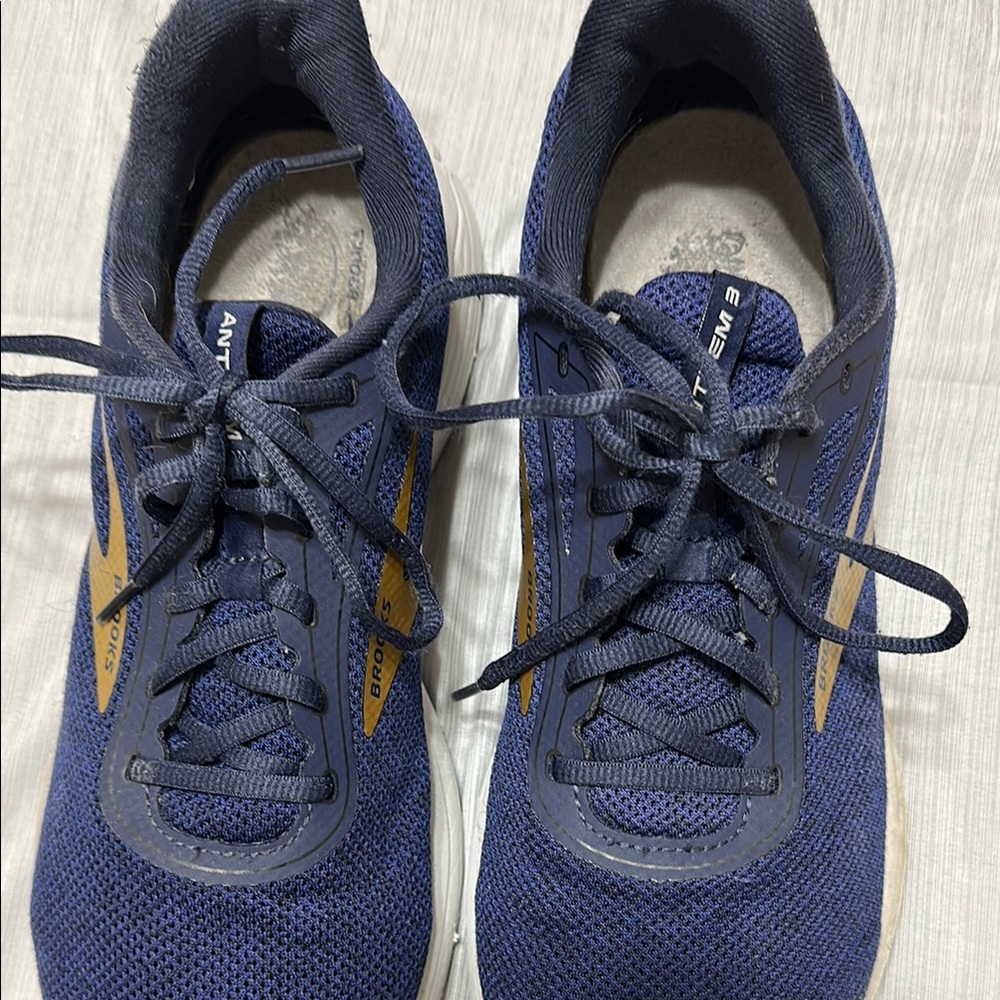 Brooks Blue and‎ Gold Athletic Sneakers with Sleek Design - Picture 11 of 12
